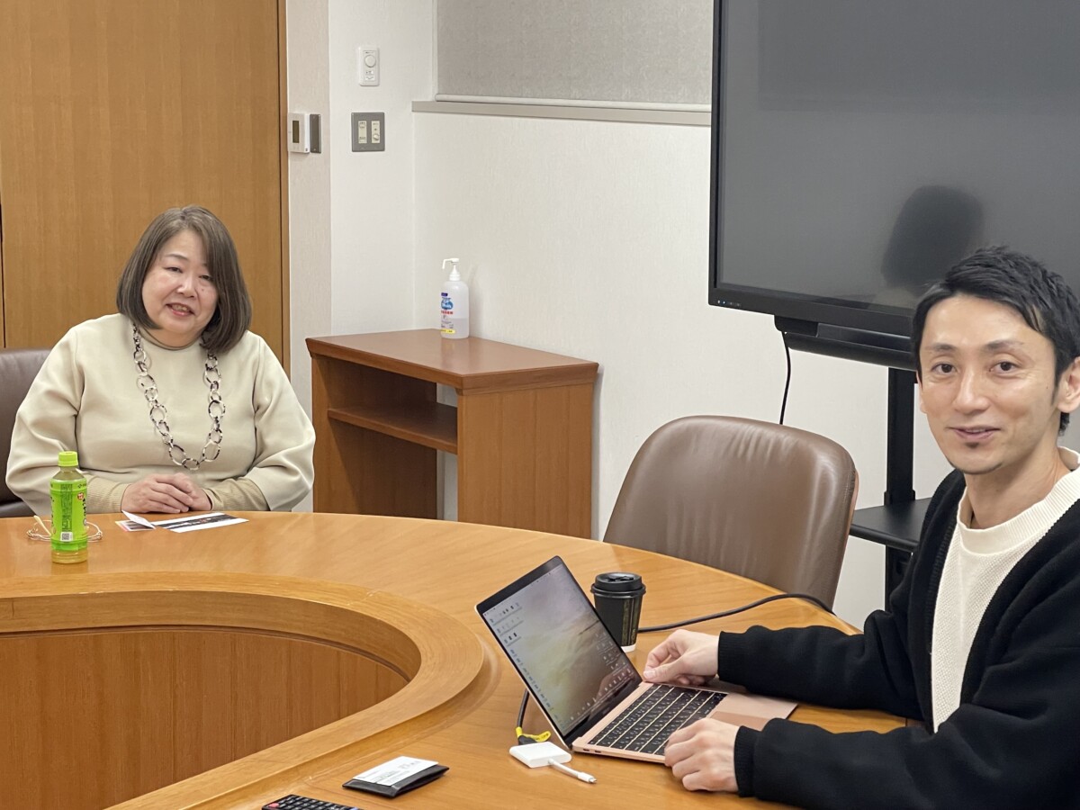 神在月のこどもの映画監督と会談